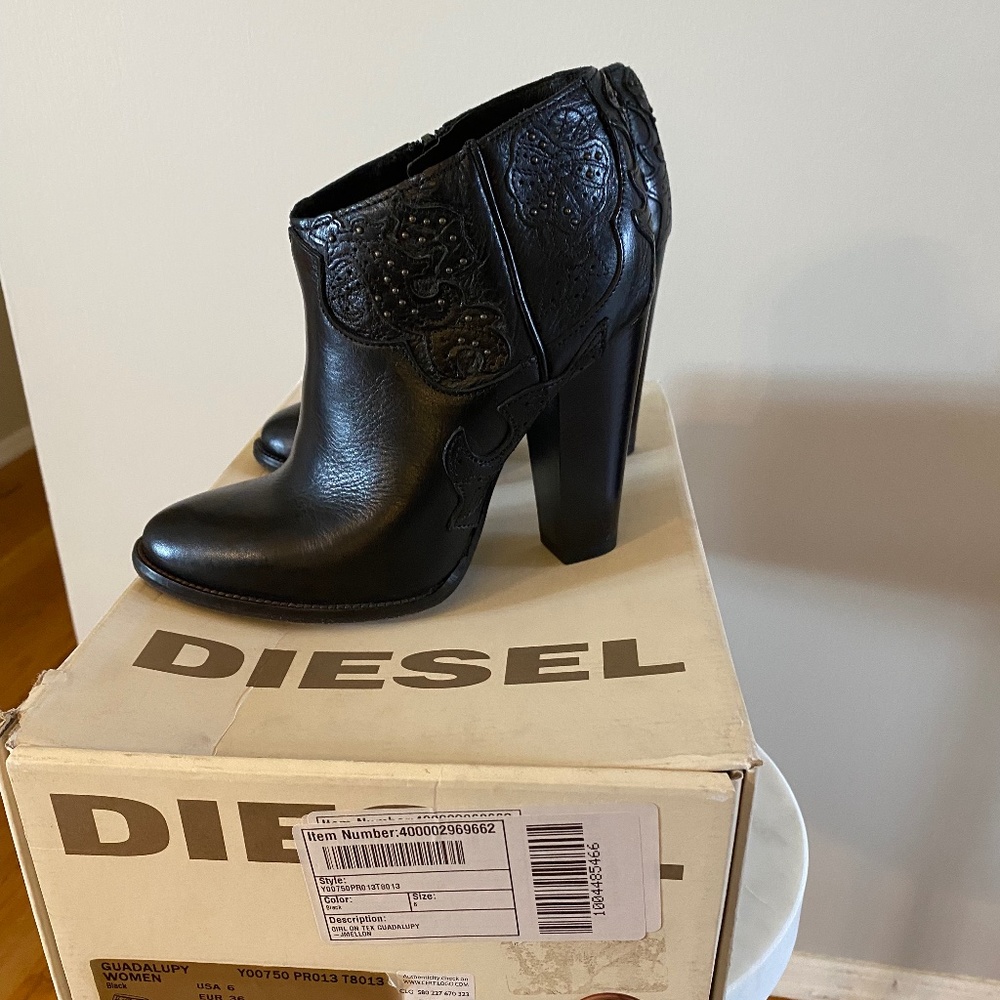 Diesel Black Leather ankle boots, size 6